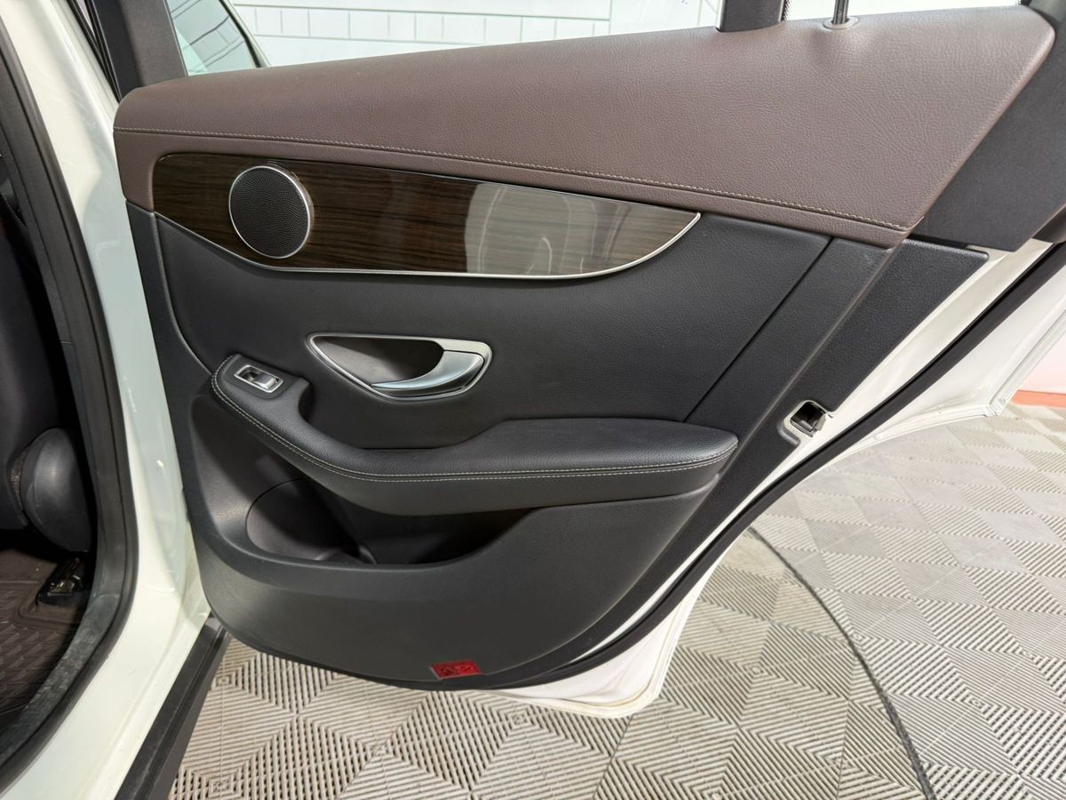 Автомобиль Mercedes-Benz GLC I поколение (X253) 250 2.1d AT 4Matic (204 л.с.) Особая серия Белый 2016 с пробегом 109 000 км