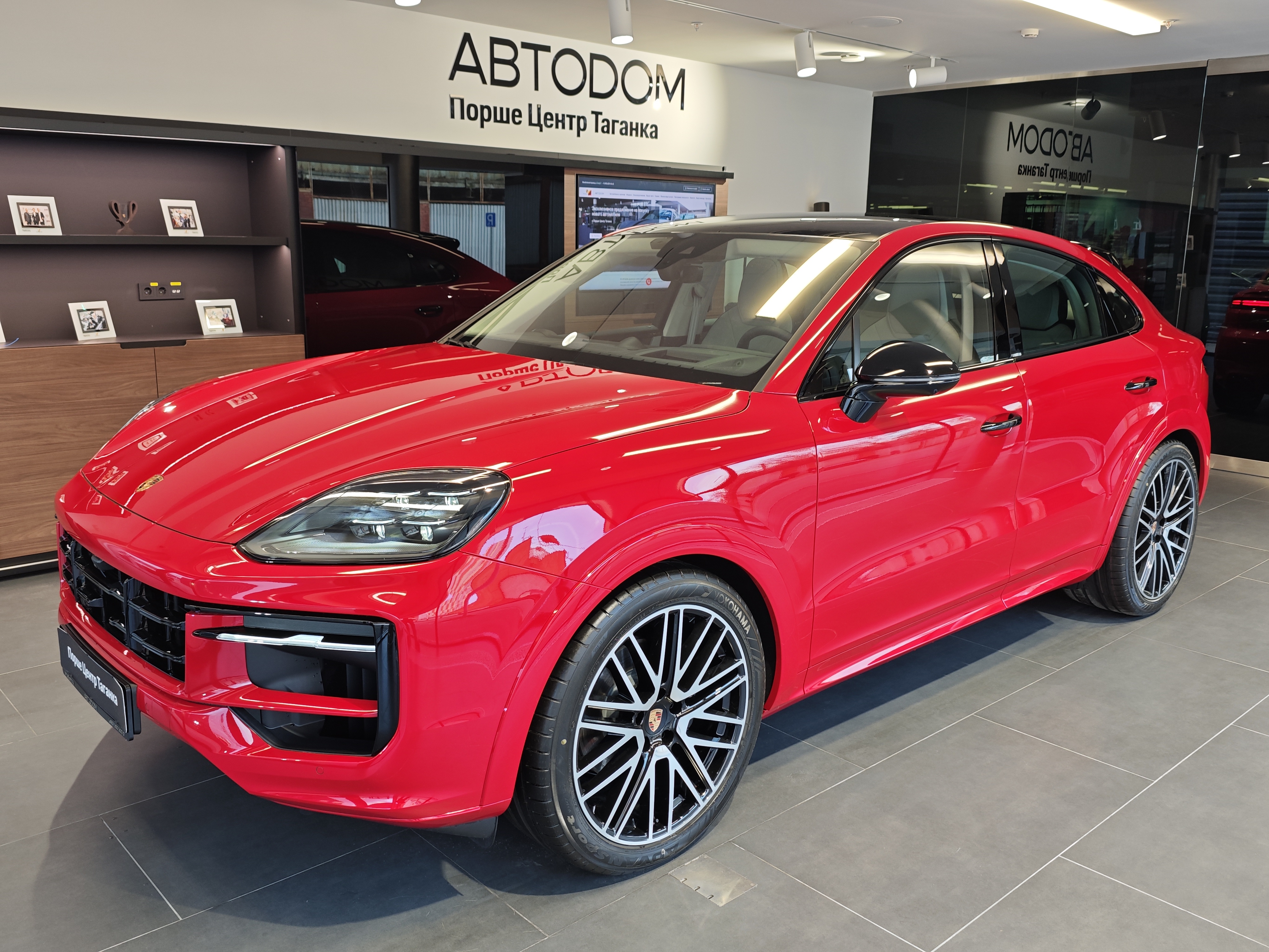 Автомобиль Porsche Cayenne III [рестайлинг] 3.0 AT 4WD (353 л.с.) Coupé Красный 2025 