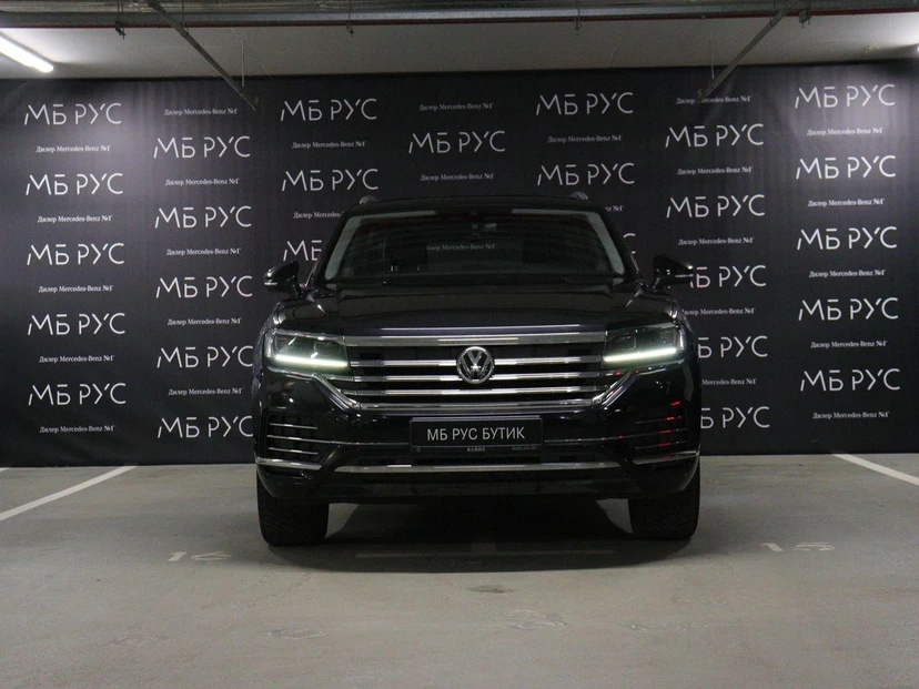 Автомобиль Volkswagen Touareg III поколение 2.0 AT 4WD (249 л.с.) Base Чёрный 2019 с пробегом 110 000 км