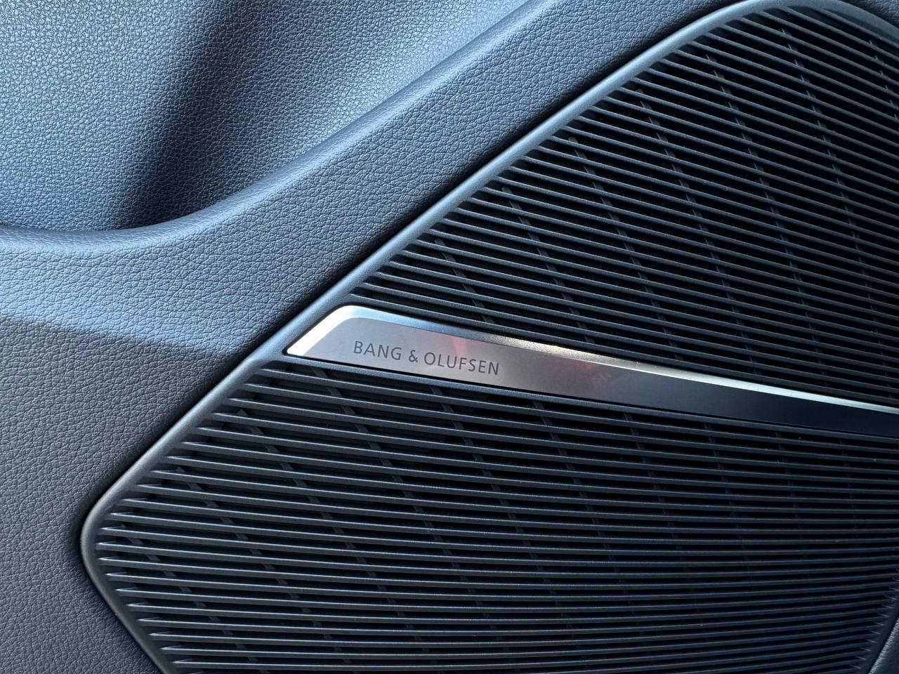 Автомобиль Audi Q8 I (4M) [рестайлинг] 3.0d AT 4WD (249 л.с.) 45 TDI Синий  