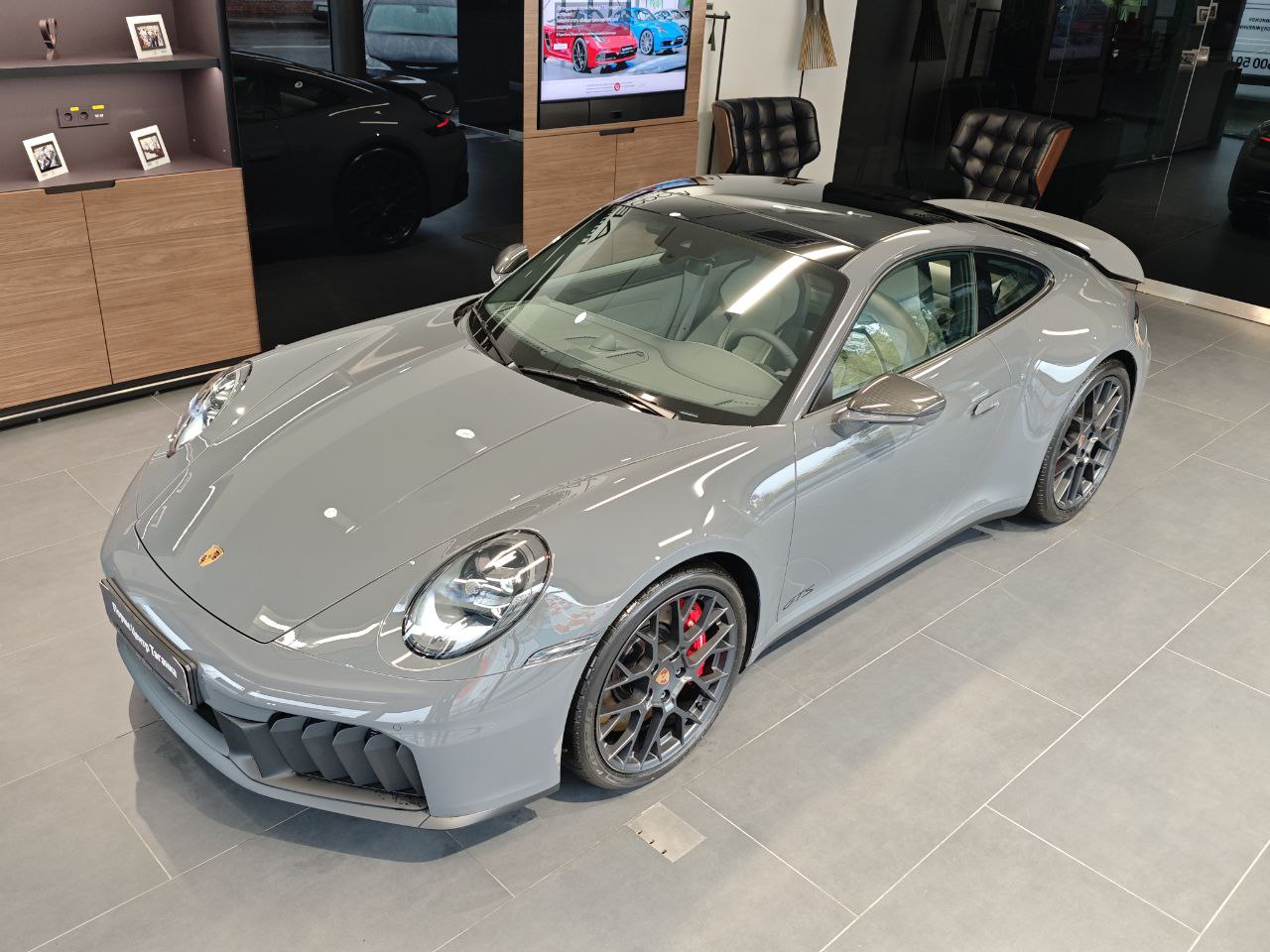 Автомобиль Porsche 911 VIII (992) [рестайлинг] Carrera 4 GTS 3.6hyb AMT 4WD (541 л.с.) Carrera 4 GTS Серый 2025 