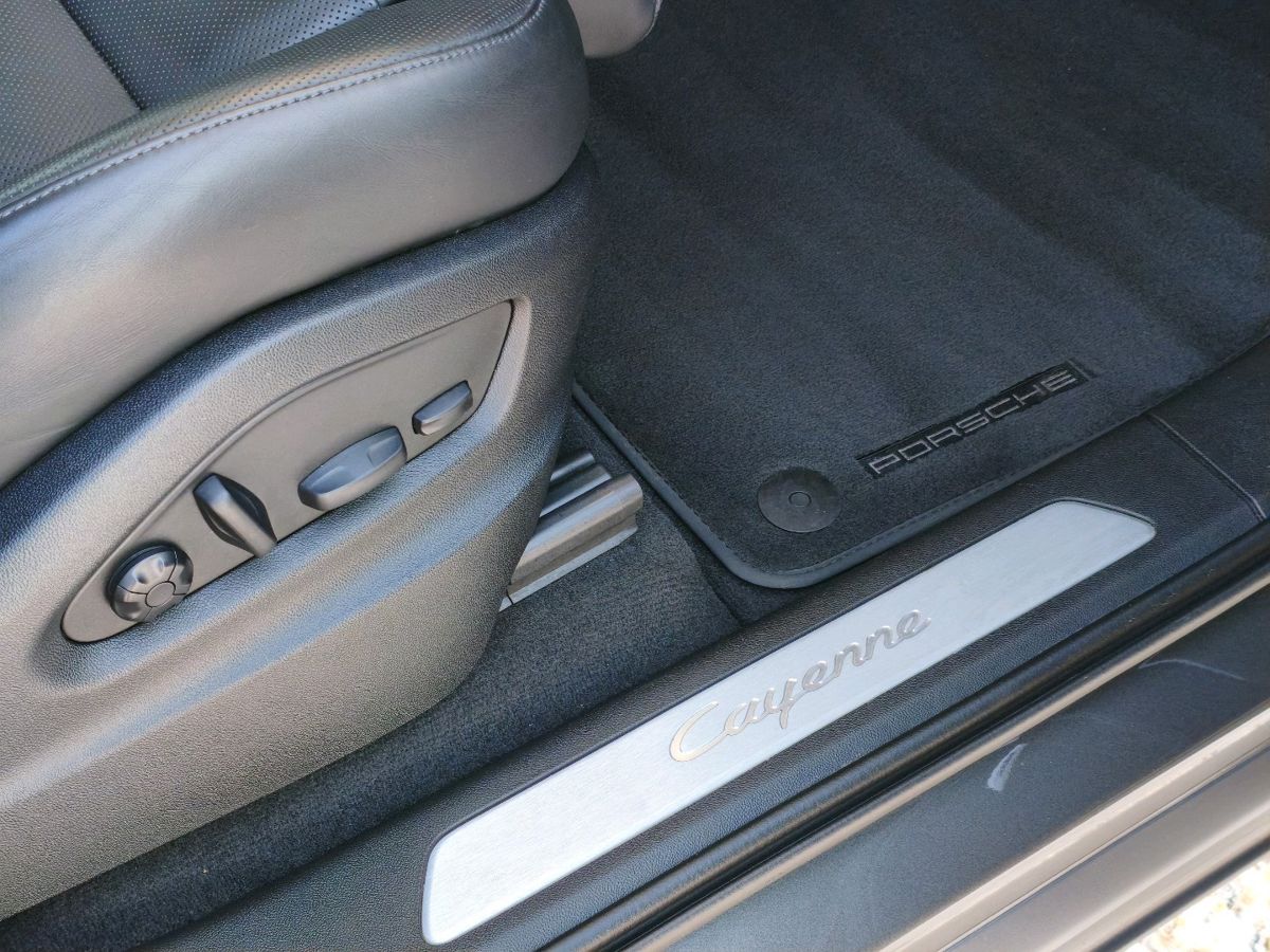 Автомобиль Porsche Cayenne III поколение 3.0 AT 4WD (340 л.с.) Platinum Edition Серый 2022 с пробегом 60 899 км