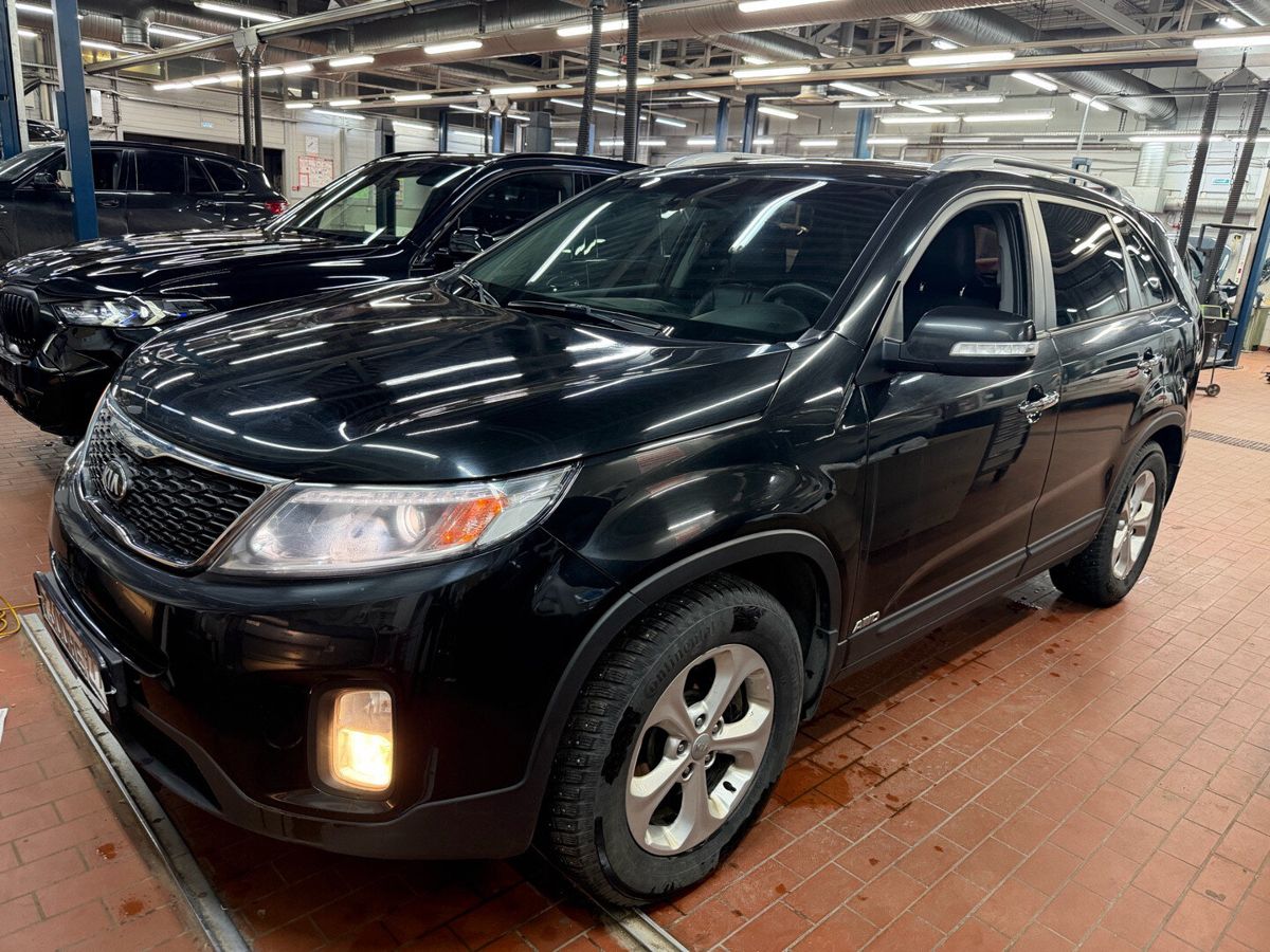 Автомобиль Kia Sorento II [рестайлинг] 2.4 AT 4WD (175 л.с.) New Luxe (2015) Чёрный 2018 с пробегом 174 944 км
