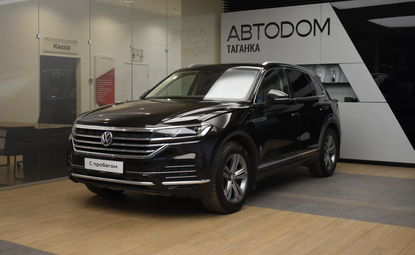 Автомобиль Volkswagen Touareg III поколение 3.0d AT 4WD (249 л.с.) Exclusive Коричневый 2020 с пробегом 68 000 км