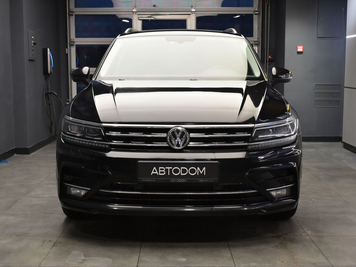 Volkswagen Tiguan II поколение 2.0 AMT 4WD (220 л.с.) Sportline Чёрный 2018 с пробегом 156 000 км