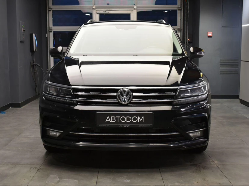 Volkswagen Tiguan II поколение 2.0 AMT 4WD (220 л.с.) Sportline Чёрный 2018 с пробегом 156 000 км