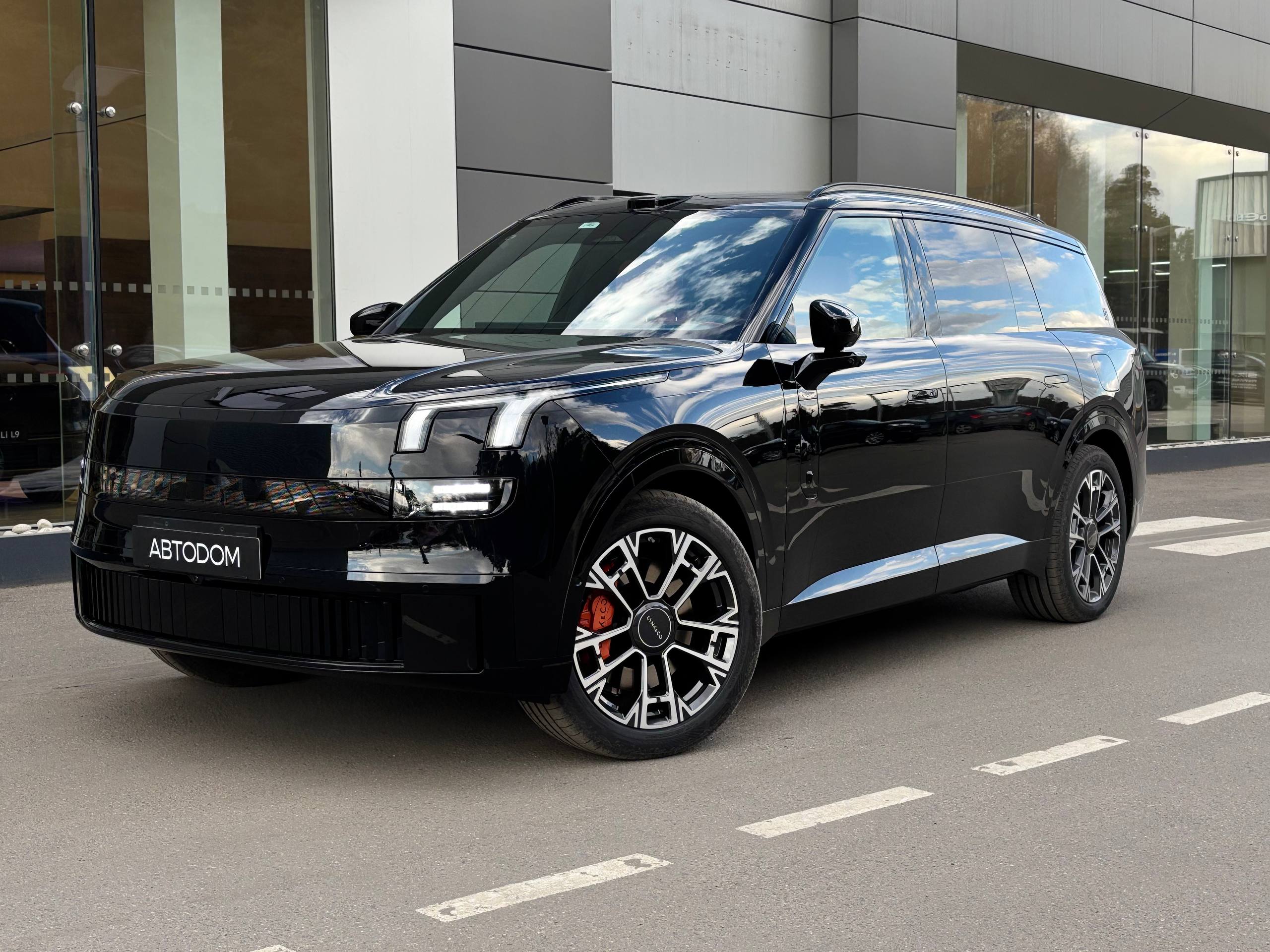 Автомобиль Lynk & Co 900 I поколение 2.0hyb AT 4WD (734 л.с.) Ultra Чёрный 2025 