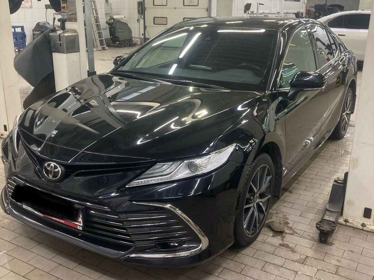 Автомобиль Toyota Camry VIII (XV70) [рестайлинг] 2.5 AT (200 л.с.) Luxe Safety Чёрный 2021 с пробегом 77 589 км