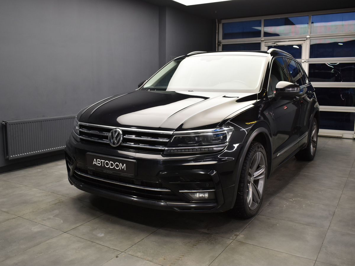 Volkswagen Tiguan II поколение 2.0 AMT 4WD (220 л.с.) Sportline Чёрный 2018 с пробегом 156 000 км