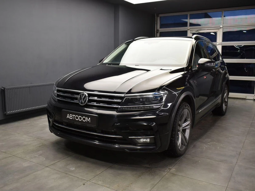 Volkswagen Tiguan II поколение 2.0 AMT 4WD (220 л.с.) Sportline Чёрный 2018 с пробегом 156 000 км