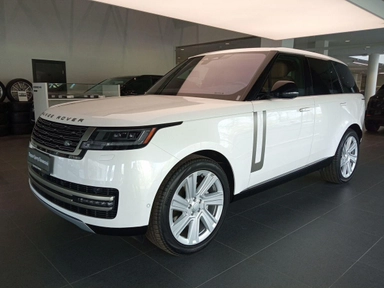 Автомобиль Land Rover Range Rover V поколение 3.0 AT 4WD (400 л.с.) SE Белый 2022 с пробегом 97 км