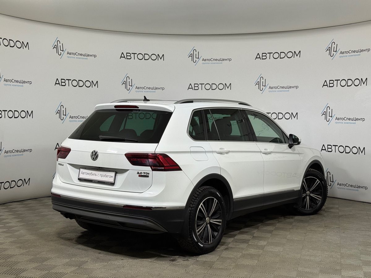 Автомобиль Volkswagen Tiguan II поколение 2.0d AMT 4WD (150 л.с.) Highline Белый 2018 с пробегом 98 090 км