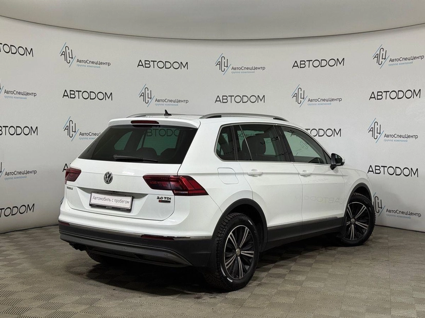 Автомобиль Volkswagen Tiguan II поколение 2.0d AMT 4WD (150 л.с.) Highline Белый 2018 с пробегом 98 090 км