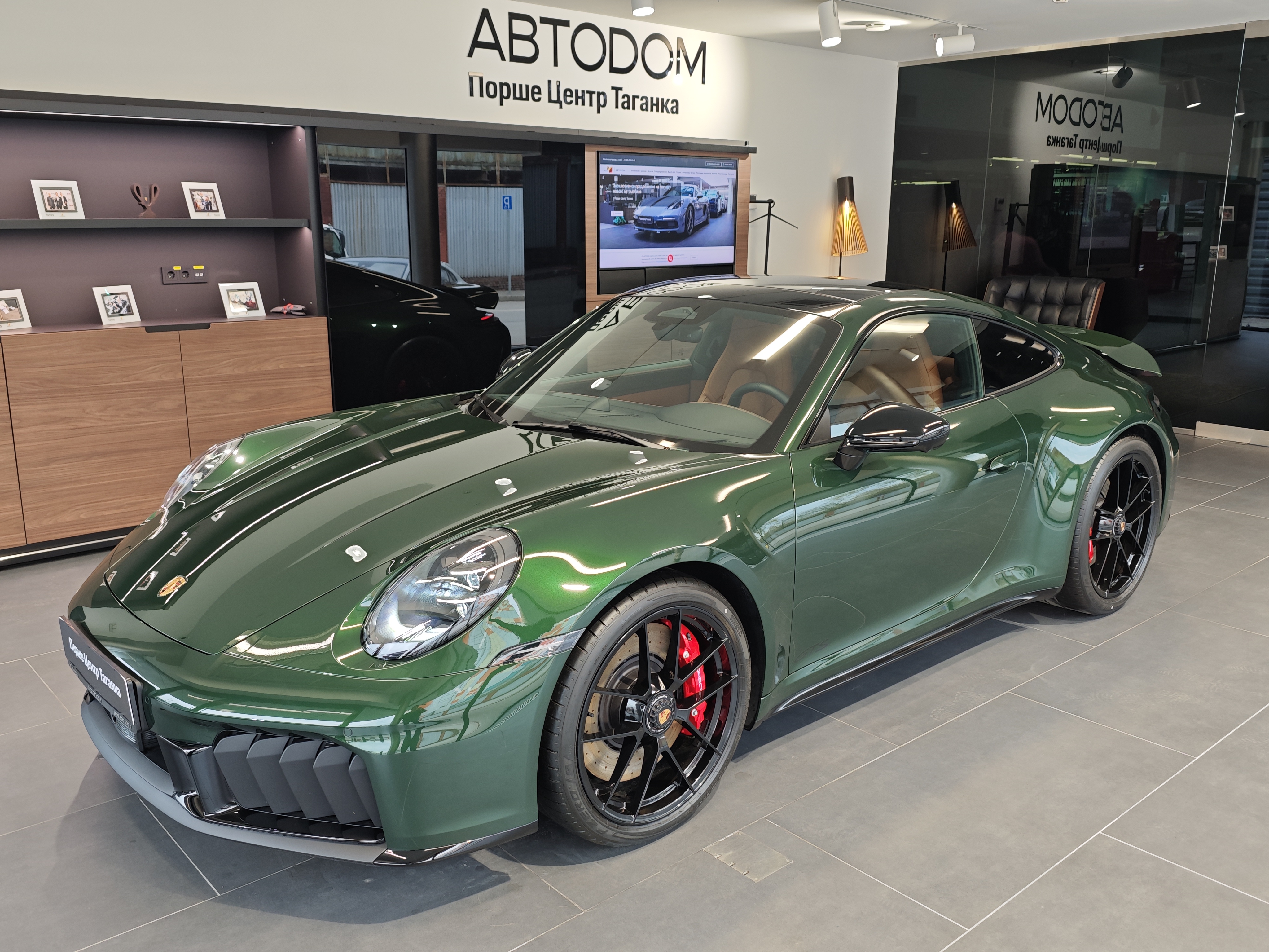 Автомобиль Porsche 911 VIII (992) [рестайлинг] Carrera 4 GTS 3.6hyb AMT 4WD (541 л.с.) Carrera 4 GTS Зелёный 2026 