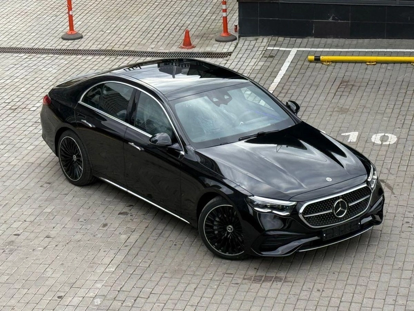 Автомобиль Mercedes-Benz E-Класс VI поколение (W214/S214) 2.0 AT 4Matic (258 л.с.) AMG Line Чёрный 2025 с пробегом 30 км