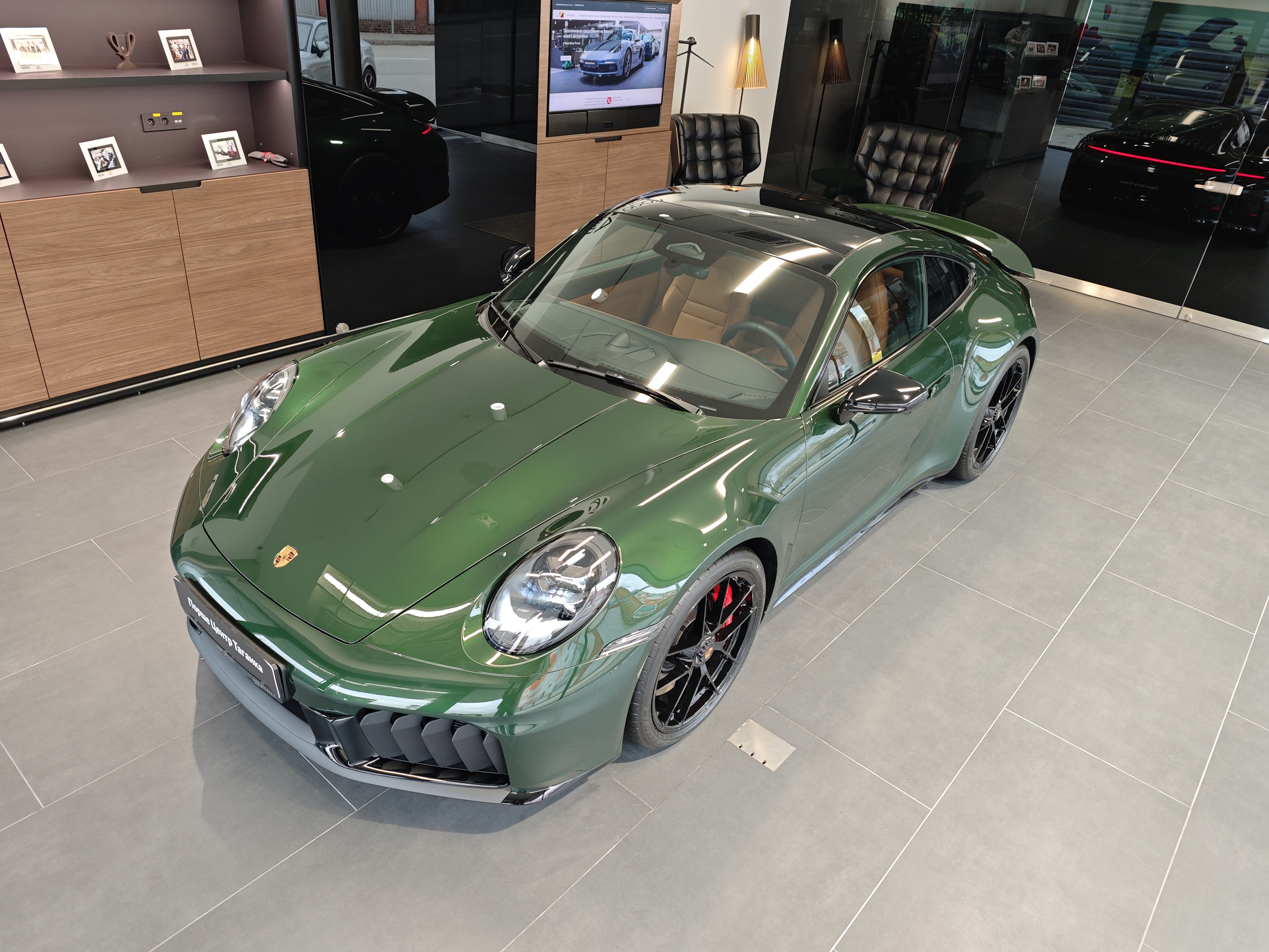 Автомобиль Porsche 911 VIII (992) [рестайлинг] Carrera 4 GTS 3.6hyb AMT 4WD (541 л.с.) Carrera 4 GTS Зелёный 2026 