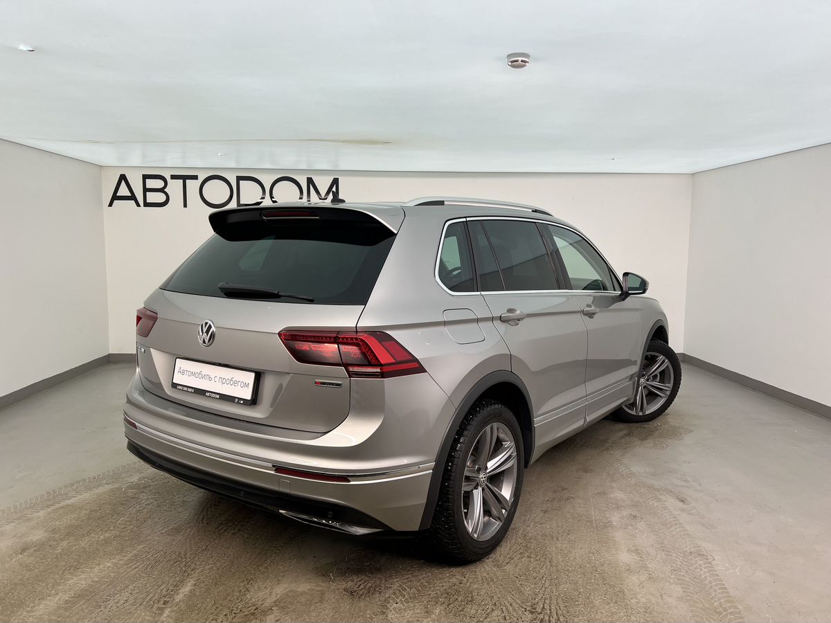 Автомобиль Volkswagen Tiguan II поколение 2.0 AMT 4WD (220 л.с.) Sportline Серый 2019 с пробегом 84 400 км