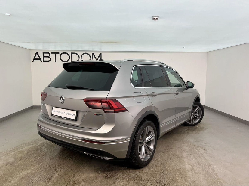 Автомобиль Volkswagen Tiguan II поколение 2.0 AMT 4WD (220 л.с.) Sportline Серый 2019 с пробегом 84 400 км