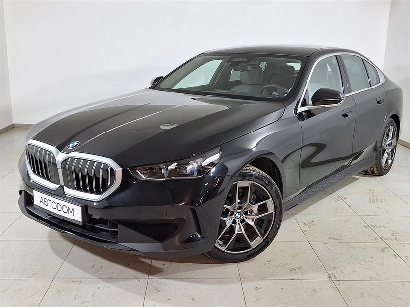 Автомобиль BMW 5 серии VIII поколение (G60) 2.0 AT 4WD (258 л.с.) Base Чёрный 2023 