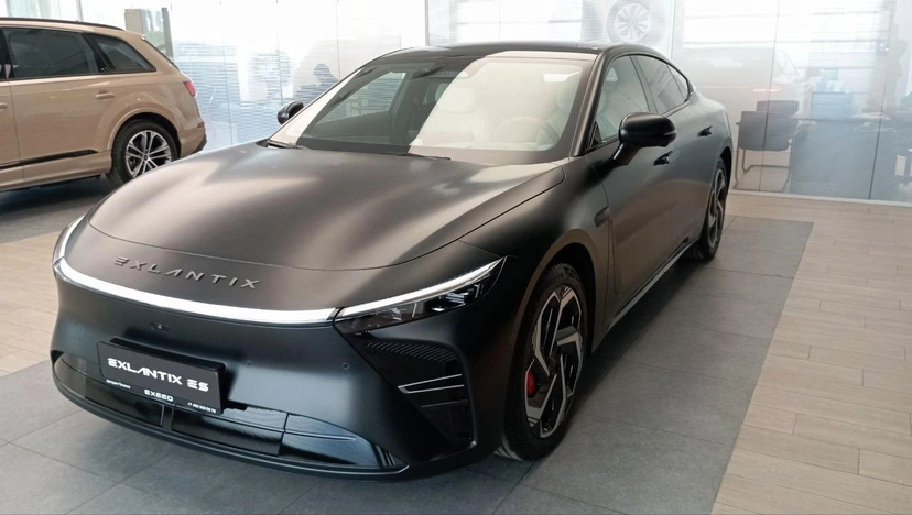 Автомобиль EXEED EXLANTIX ES I поколение 1.5hyb AT 4WD (469 л.с.) Base Чёрный 2025