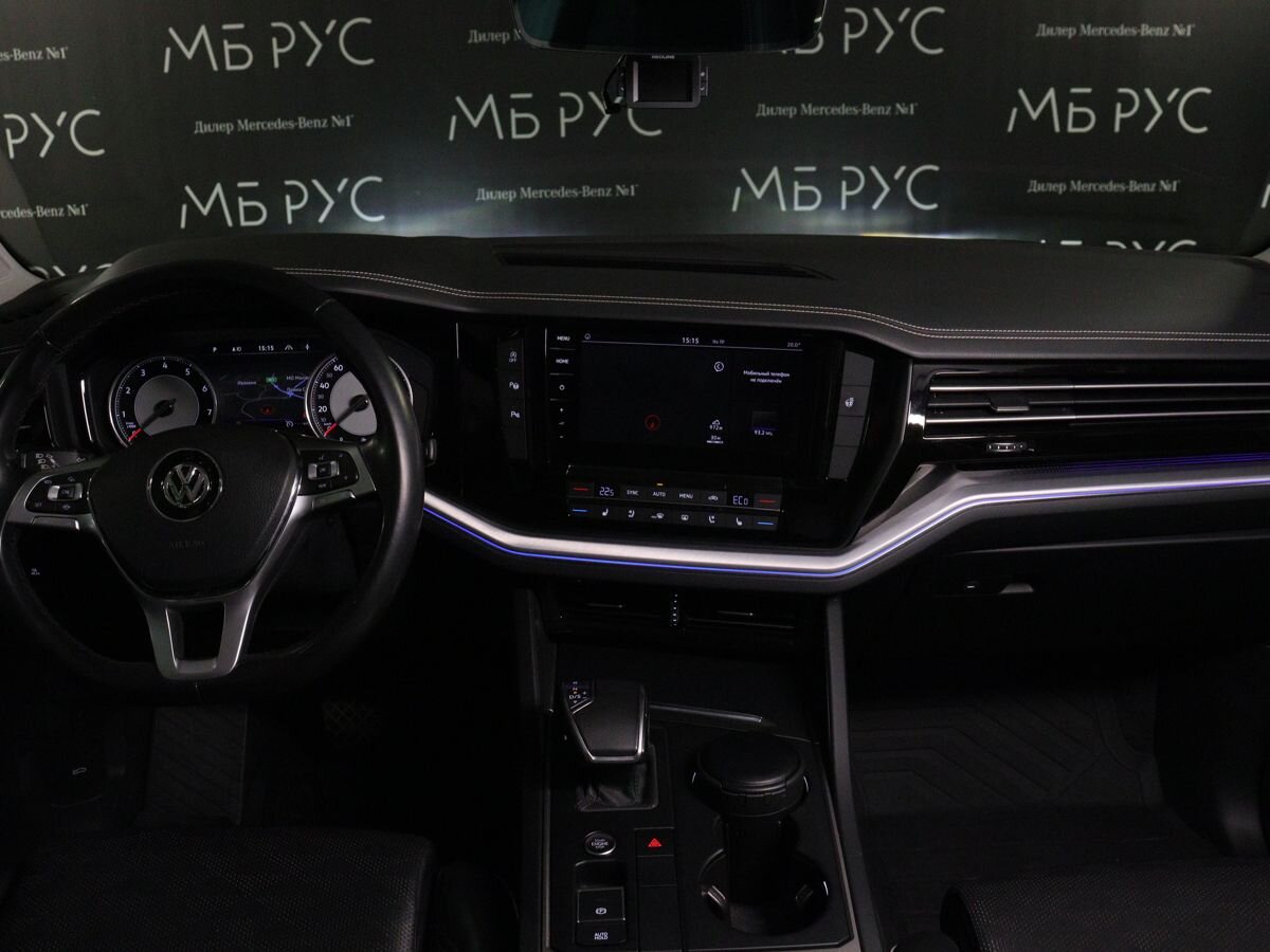 Автомобиль Volkswagen Touareg III поколение 2.0 AT 4WD (249 л.с.) Base Чёрный 2019 с пробегом 110 000 км
