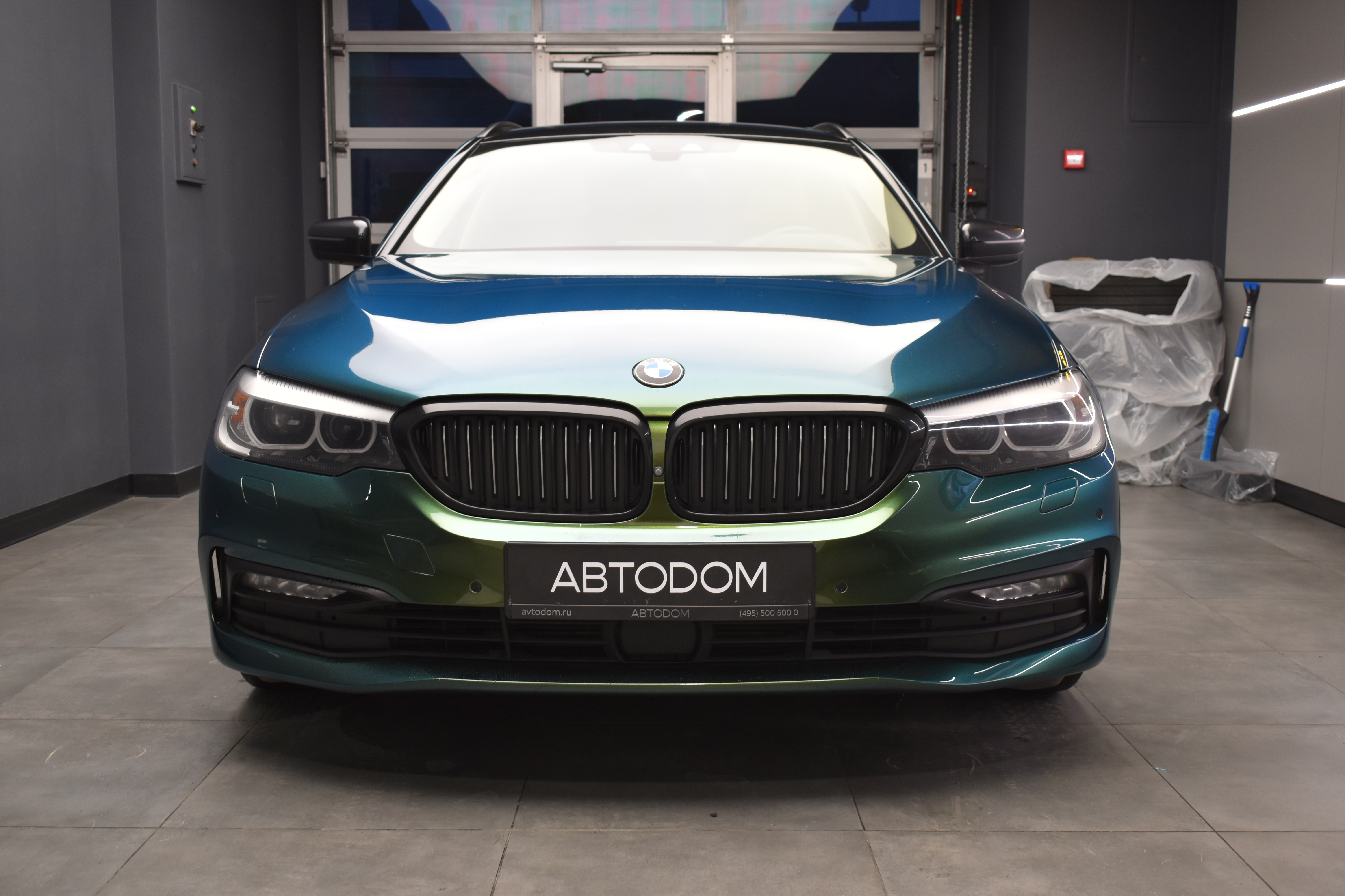 Автомобиль BMW 5 серии VII поколение (G30/G31) 530 3.0d AT 4WD (265 л.с.) Base Чёрный 2018 с пробегом 216 713 км