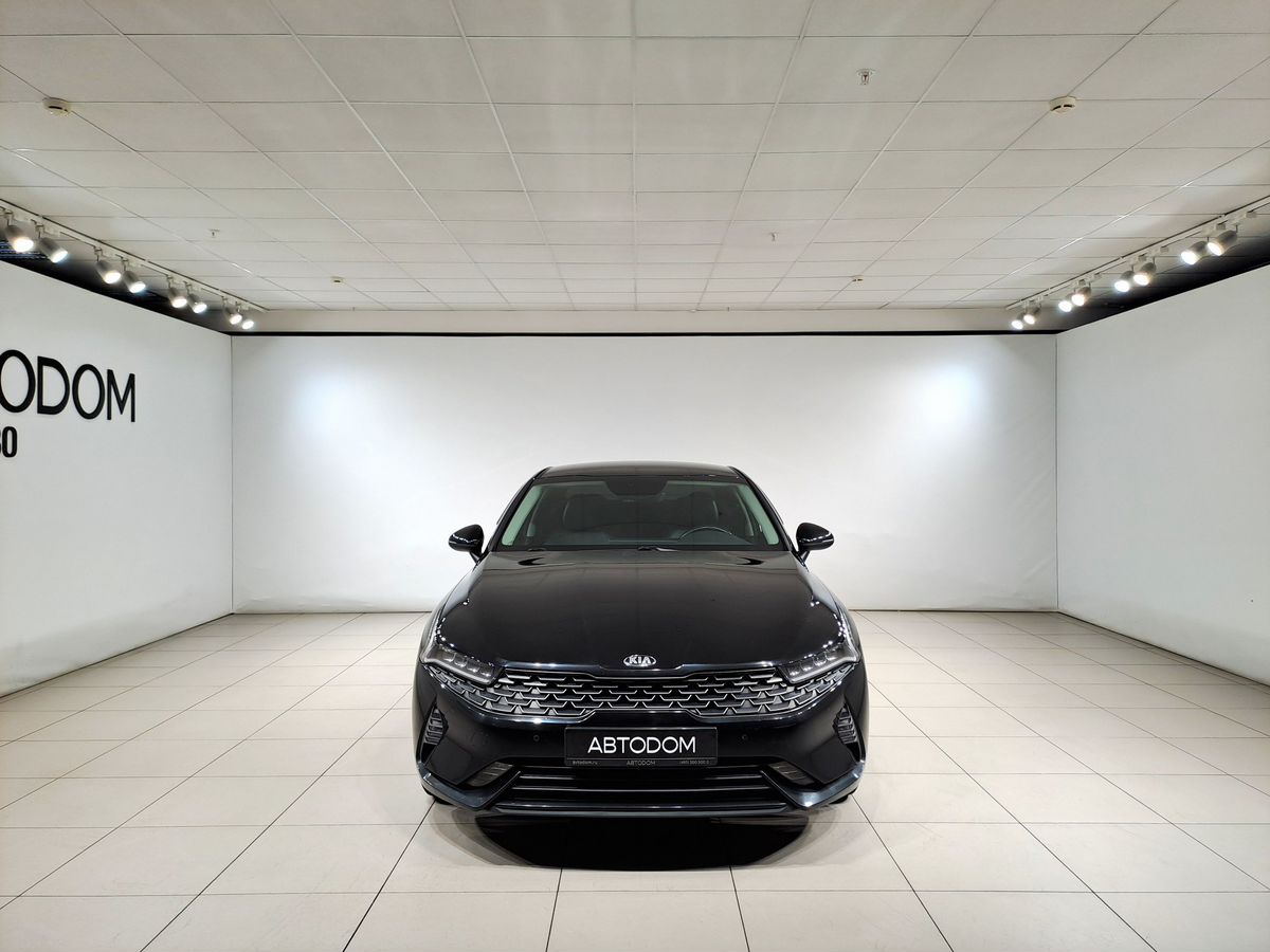 Автомобиль Kia K5 III поколение 2.0 AT (150 л.с.) Luxe (2020-2021) Чёрный 2021 с пробегом 80 000 км