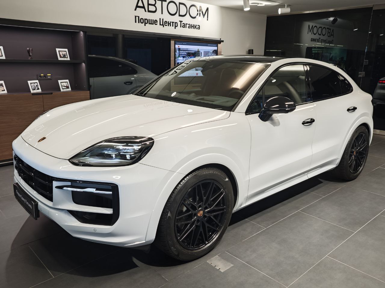 Автомобиль Porsche Cayenne III [рестайлинг] 3.0 AT 4WD (353 л.с.) Black Edition Белый 2025 