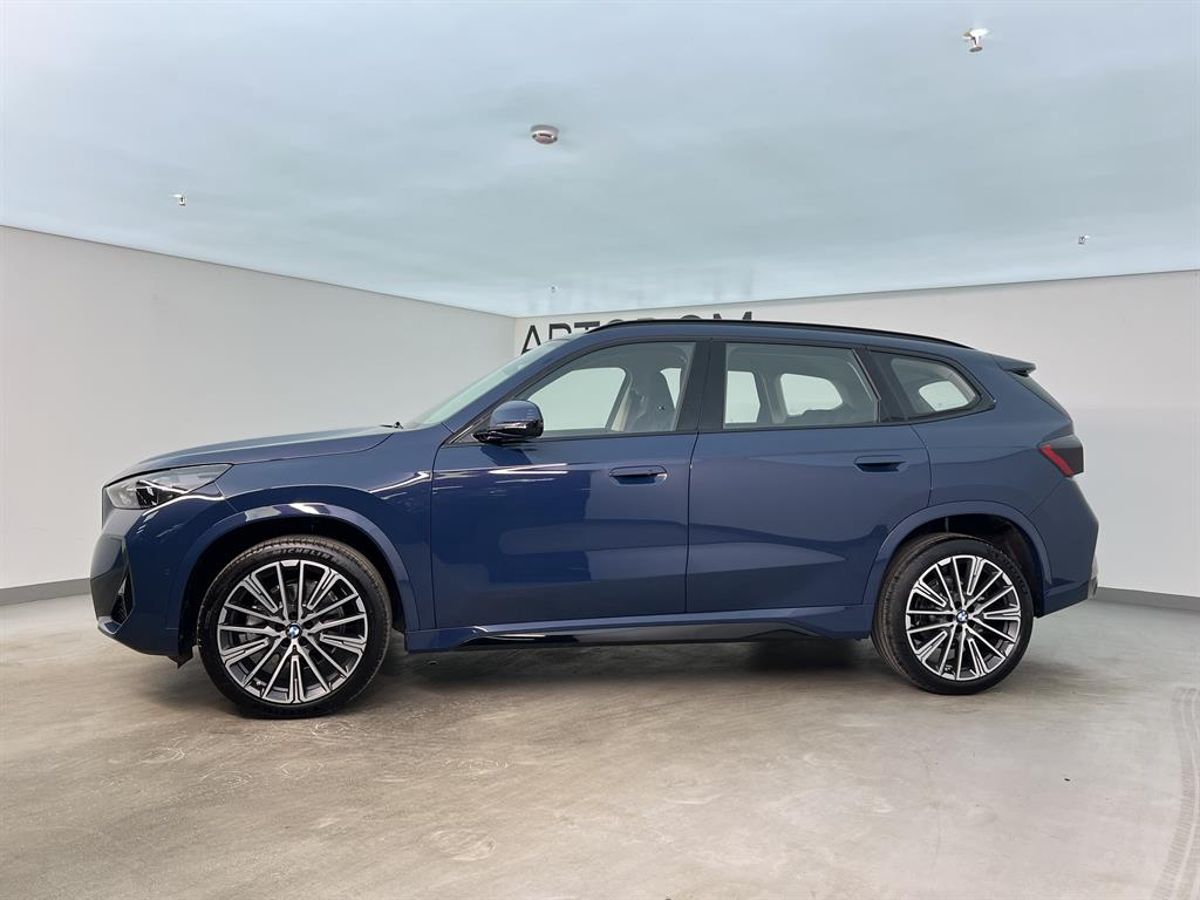 Автомобиль BMW X1 III поколение (U11) 2.0 AMT 4WD (204 л.с.) XDrive25Li M Sport Package Синий 2025 