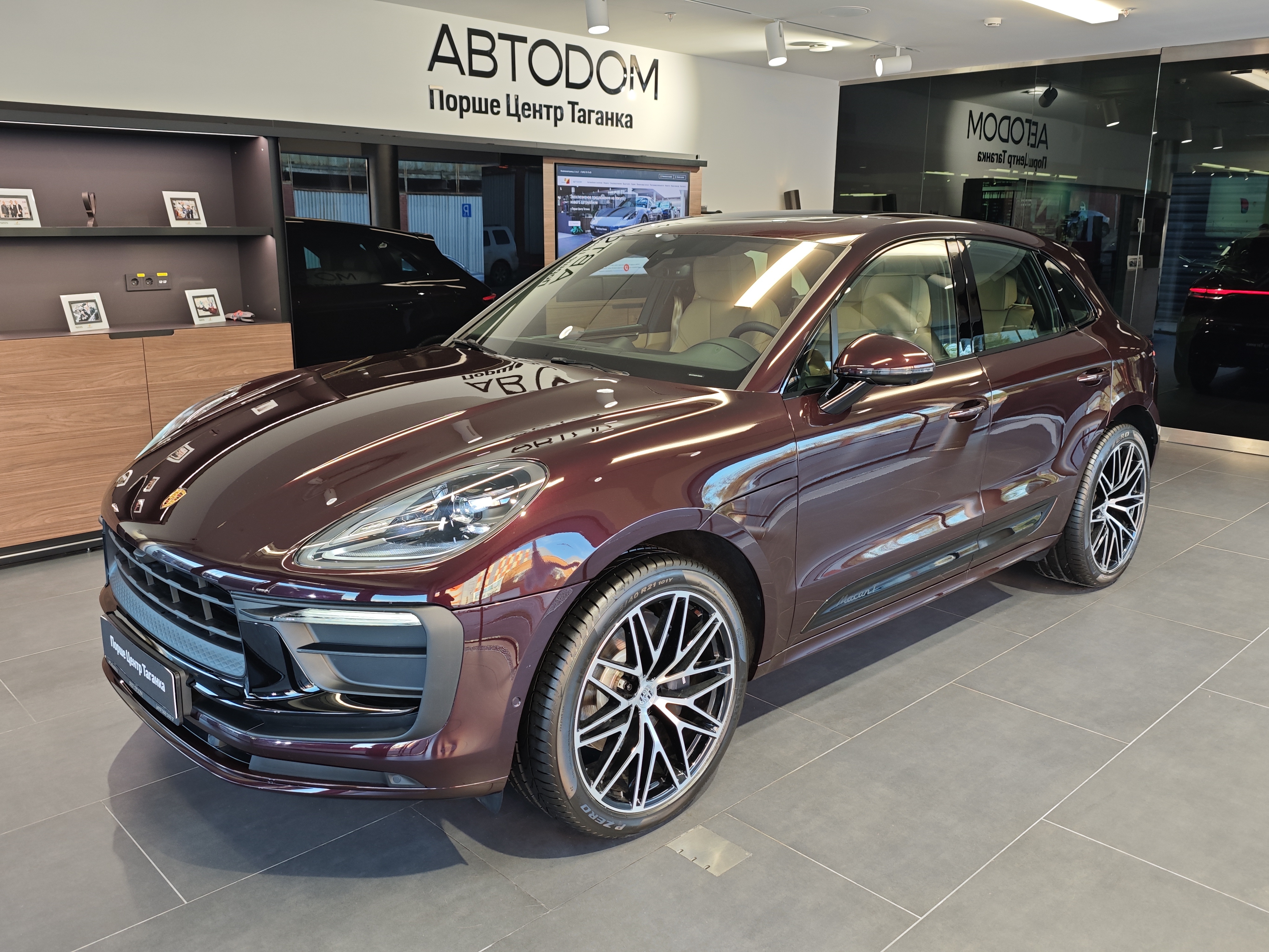 Porsche Macan I [2-й рестайлинг] 2.0 AMT 4WD (265 л.с.) T Красный 2026 