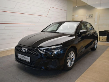 Автомобиль Audi A3 IV поколение (8Y) 1.4 AT (150 л.с.) Base Черный 2021 с пробегом 20000 км