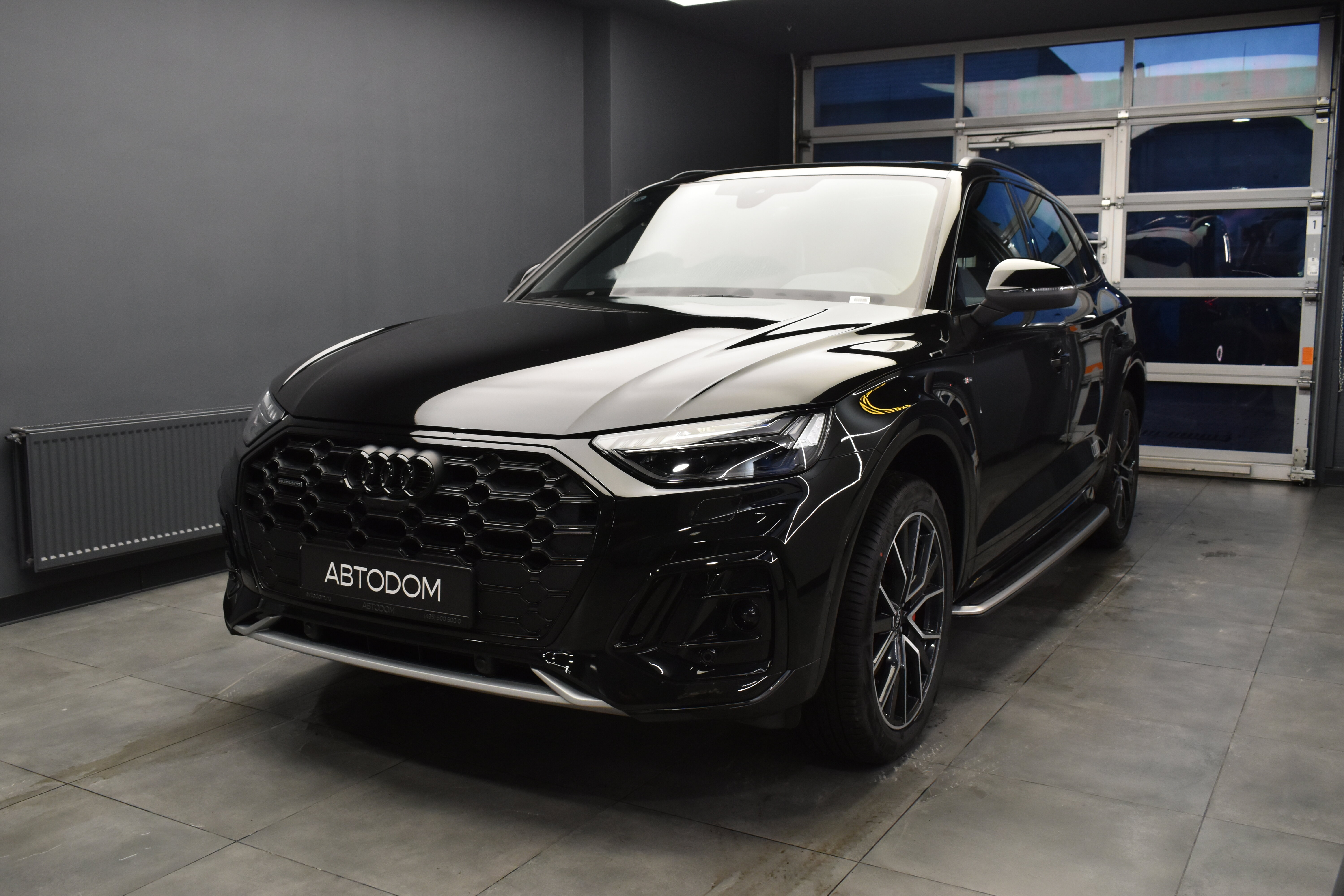 Автомобиль Audi Q5 II (FY) [рестайлинг] 2.0 AMT 4WD (245 л.с.) 45 TFSI quattro S tronic Чёрный 2025 