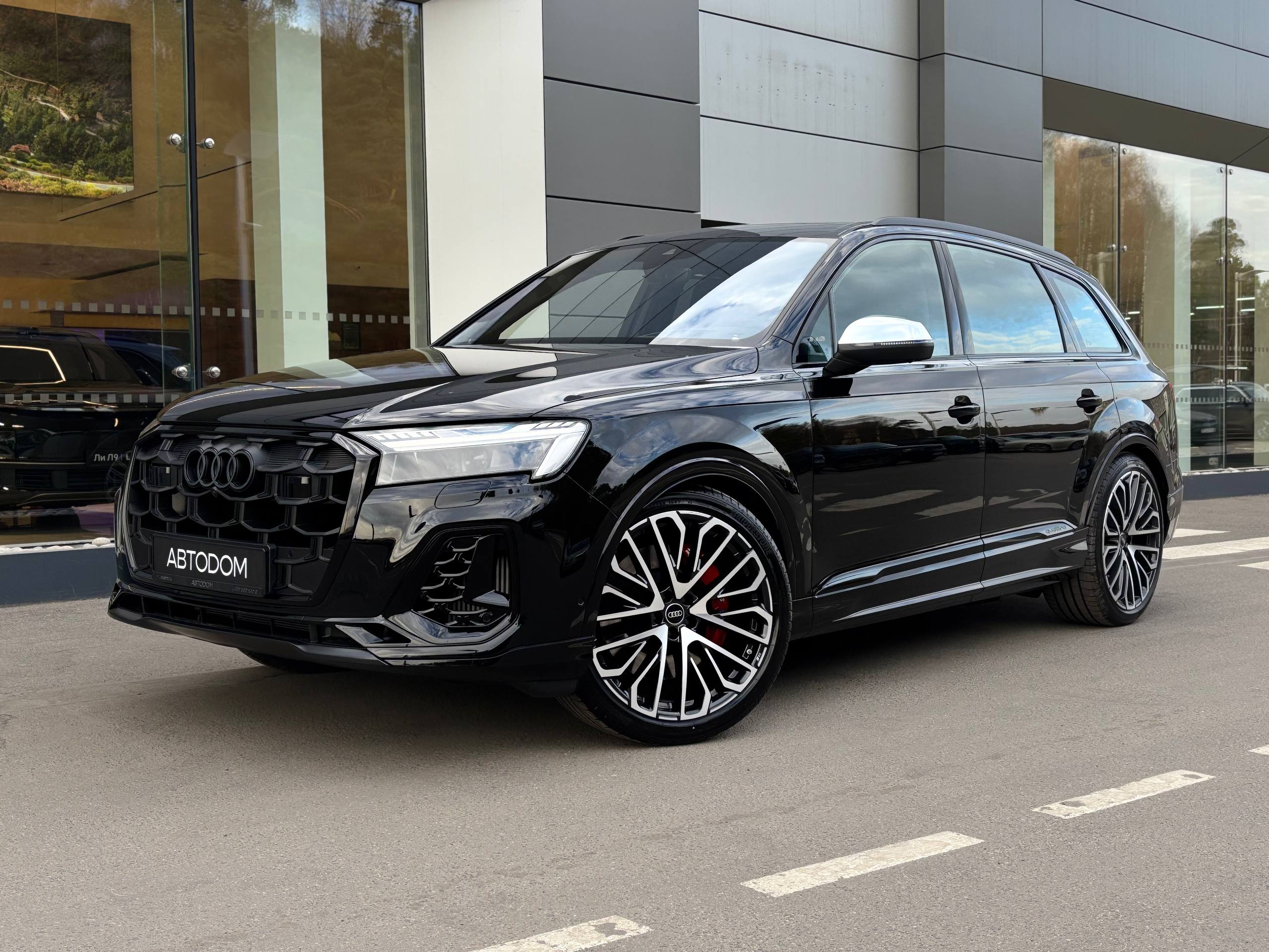 Автомобиль Audi SQ7 I (4M) [2-й рестайлинг] 4.0 AT 4WD (507 л.с.) TFSI Tiptronic Чёрный 2025 