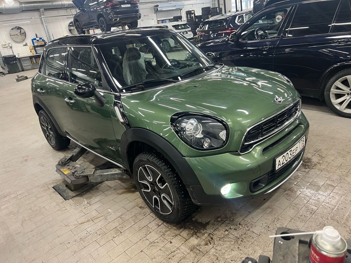 Автомобиль MINI Countryman I поколение (R60) Cooper S 1.6 AT 4WD (184 л.с.) Cooper S Зелёный 2015 с пробегом 79 930 км