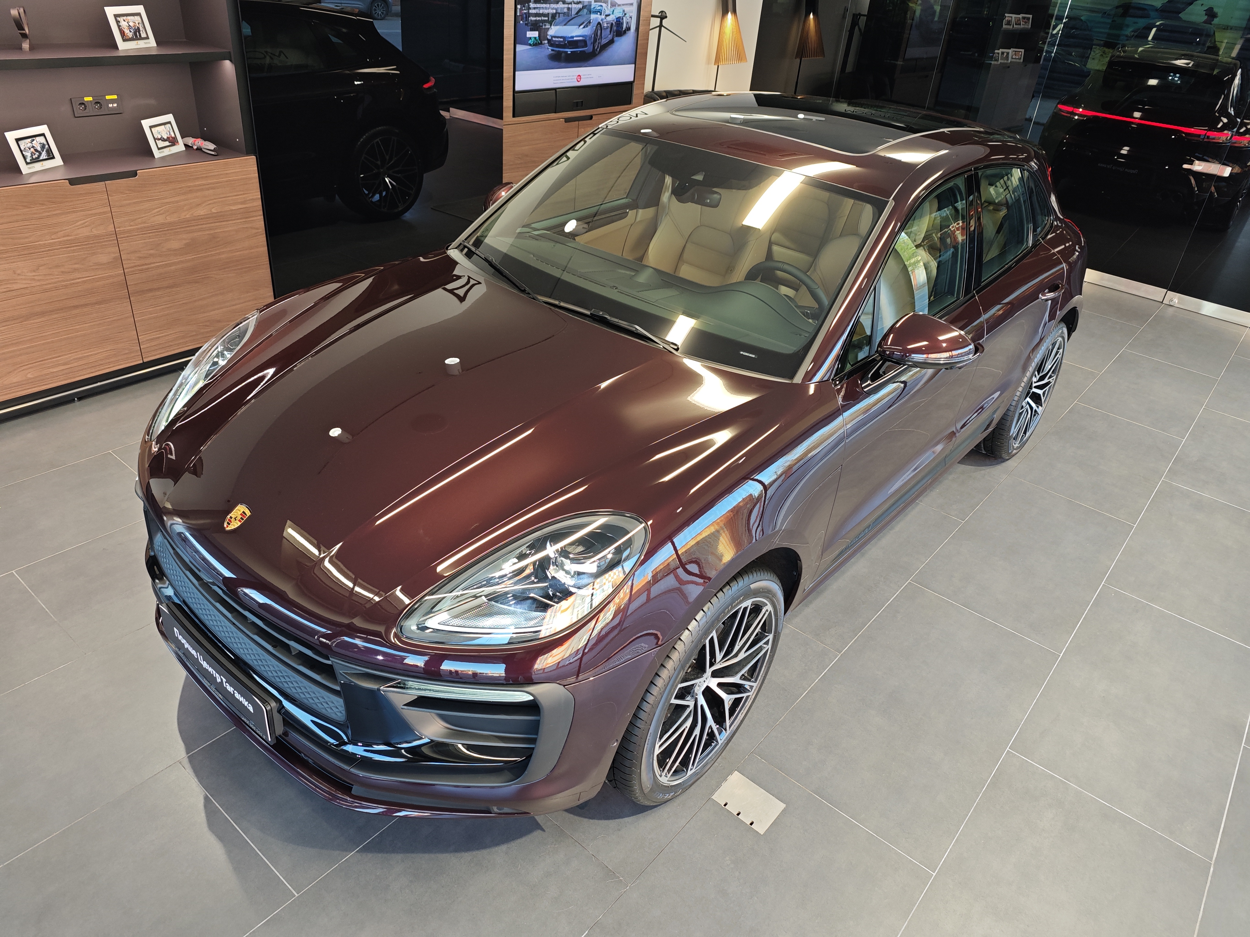 Porsche Macan I [2-й рестайлинг] 2.0 AMT 4WD (265 л.с.) T Красный 2026 