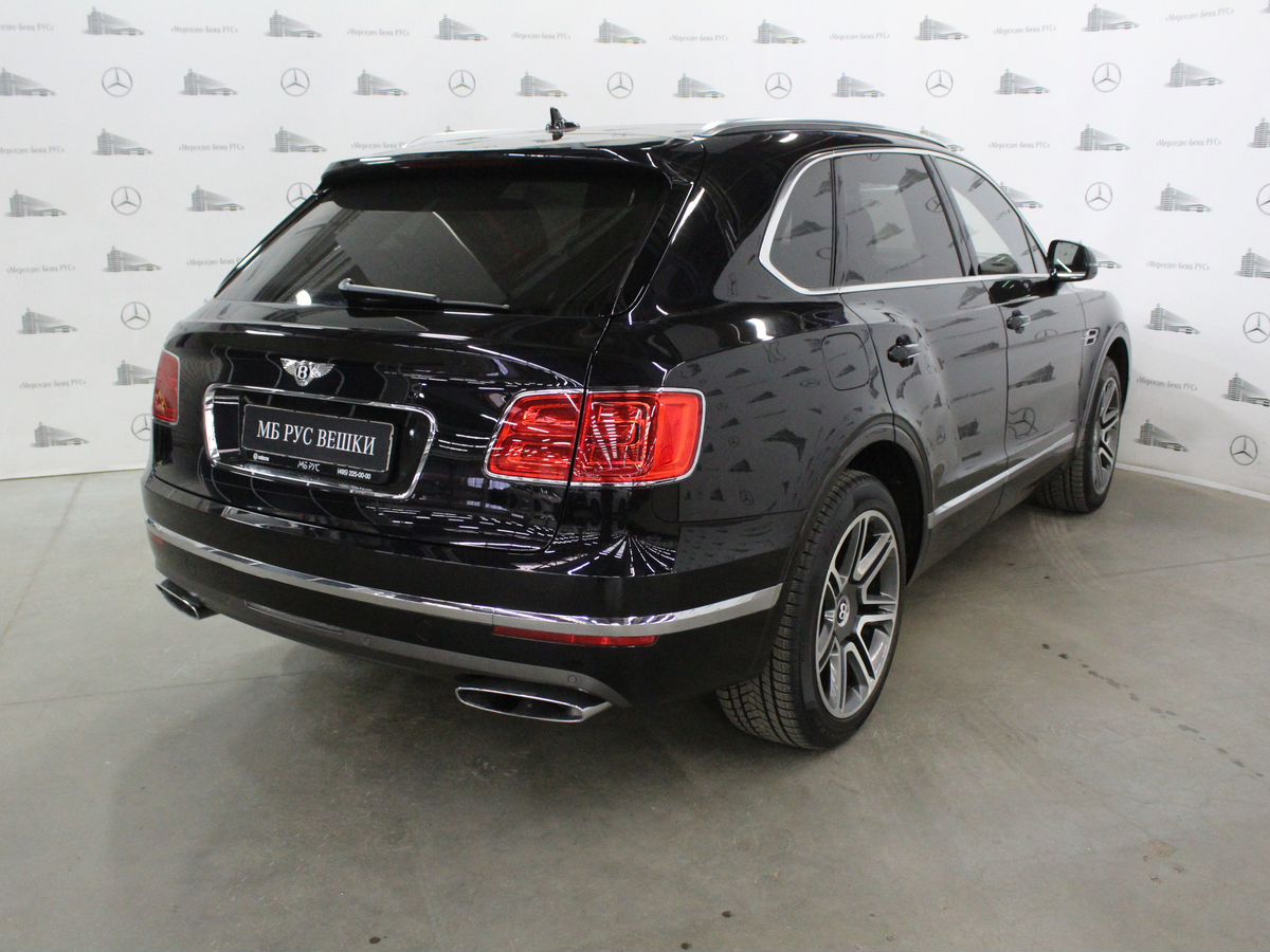 Автомобиль Bentley Bentayga I поколение 6.0 AT 4WD (608 л.с.) Individual Чёрный 2017 с пробегом 29 145 км