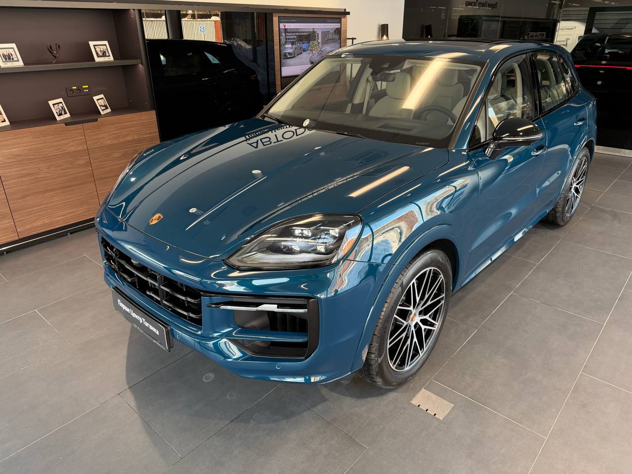 Автомобиль Porsche Cayenne III [рестайлинг] 3.0 AT 4WD (353 л.с.) Base Синий 2025 