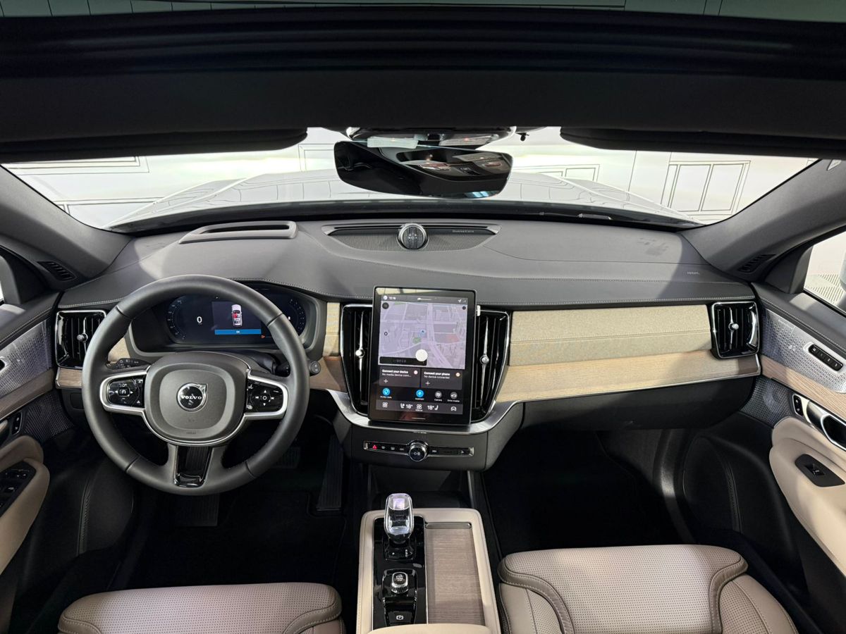 Автомобиль Volvo XC90 II [2-й рестайлинг] 2.0 AT 4WD (300 л.с.) Ультра / Ultra Серый 2025 с пробегом 25 км