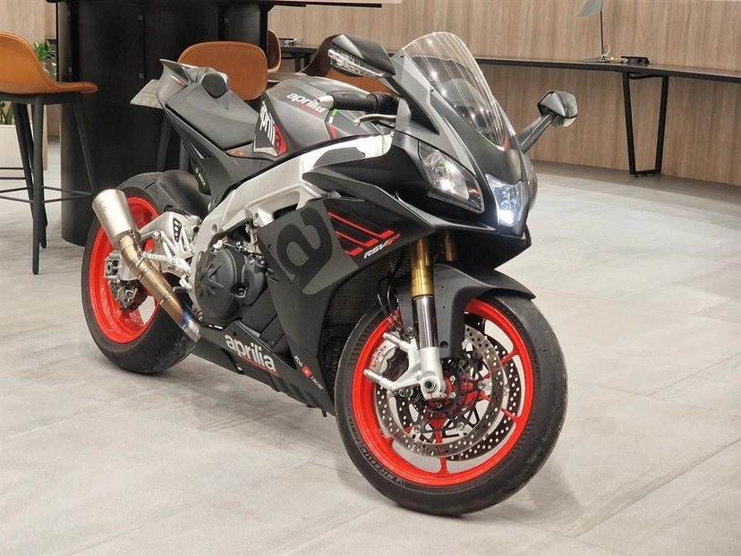 Мотоцикл Aprilia RSV4 II поколение RSV4 Base Чёрный 2020 с пробегом 12 089 км