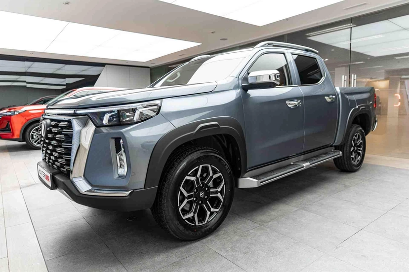 Автомобиль Changan Hunter Plus I поколение 2.0 AT 4WD (226 л.с.) Luxe Серый 2024