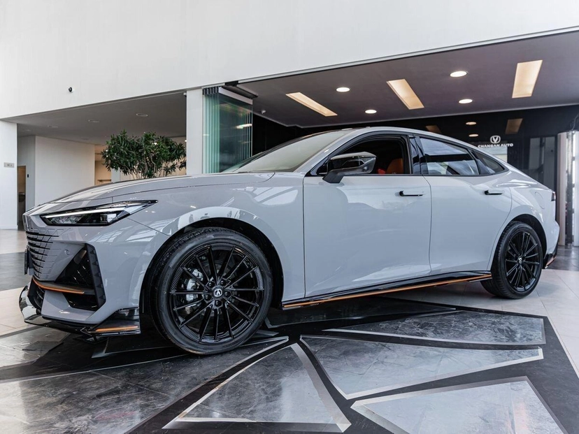 Автомобиль Changan UNI-V I поколение 1.5 AMT (181 л.с.) Tech Серый 2024