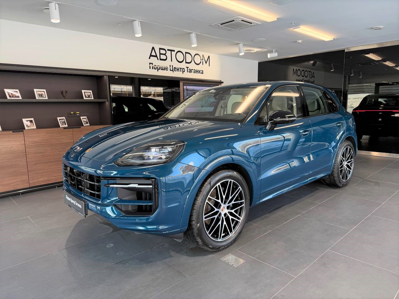 Автомобиль Porsche Cayenne III [рестайлинг] 3.0 AT 4WD (353 л.с.) Base Синий 2025 