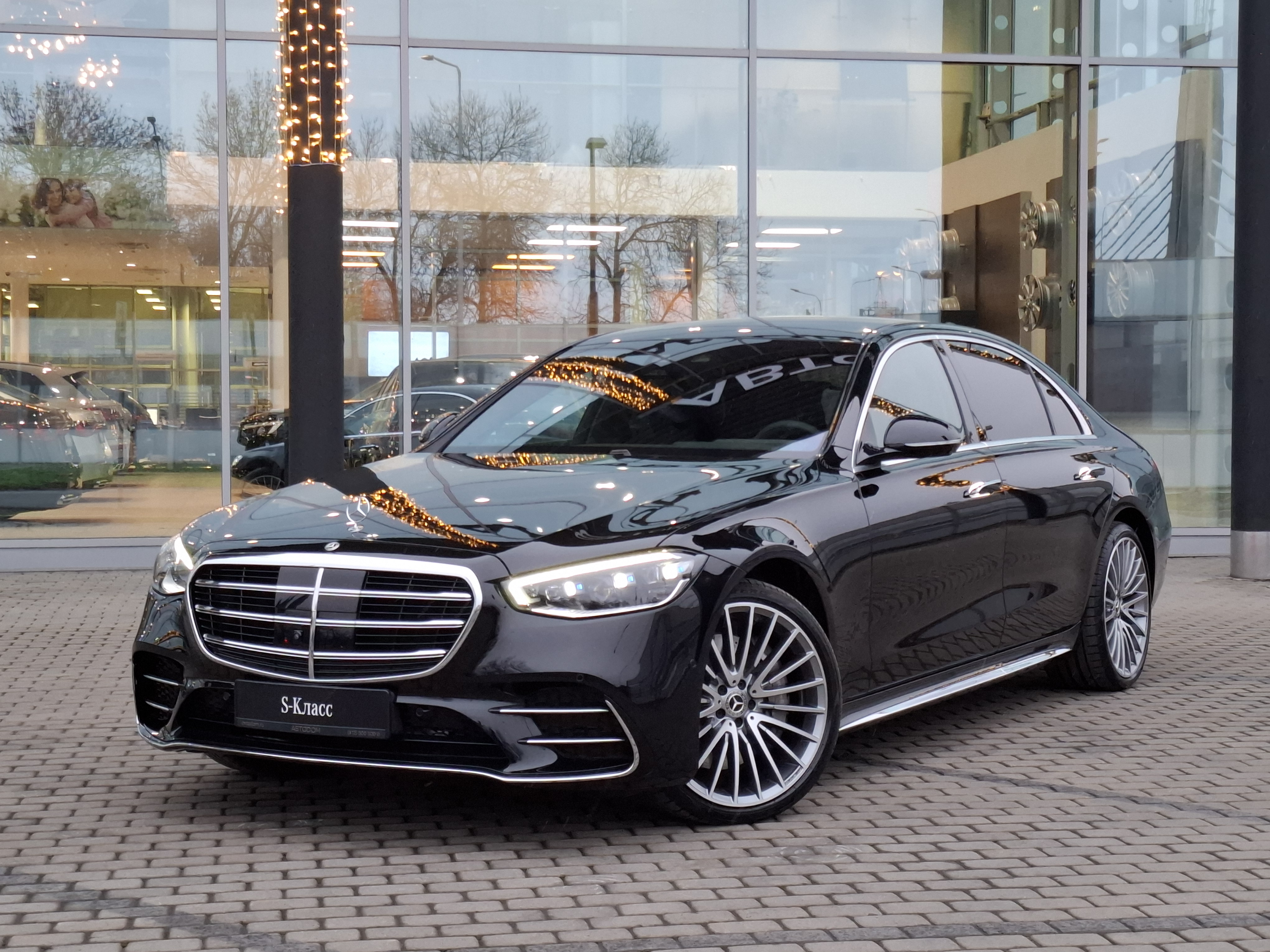 Автомобиль Mercedes-Benz S-Класс VII поколение (W223) 3.0 AT 4WD (367 л.с.) Base Чёрный 2024 