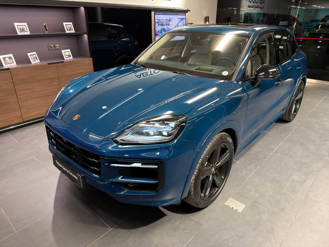 Автомобиль Porsche Cayenne III [рестайлинг] 3.0 AT 4WD (353 л.с.) Base Синий 2025 