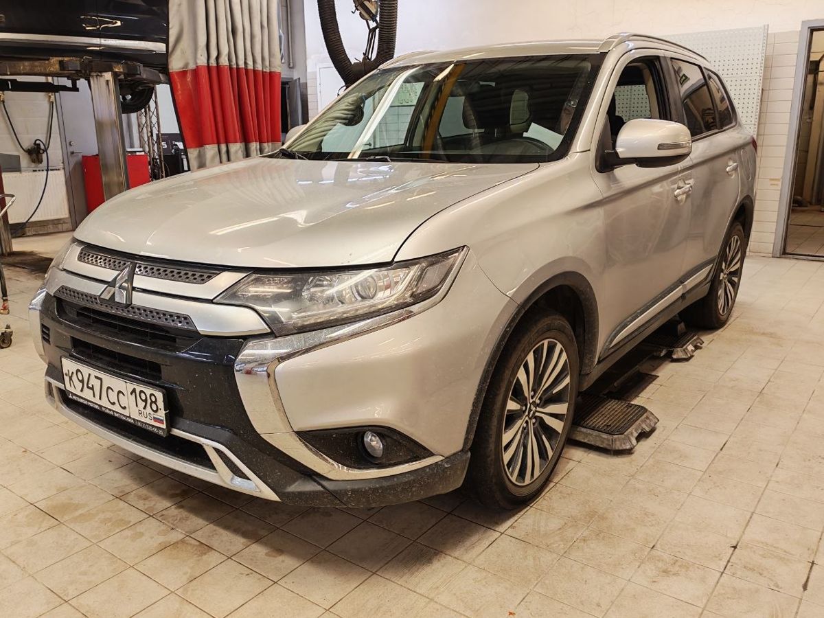 Mitsubishi Outlander III [3-й рестайлинг] 2.0 CVT 4WD (146 л.с.) Intense+ Серый 2021 с пробегом 74 023 км