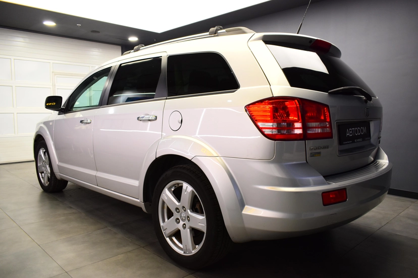 Автомобиль Dodge Journey I поколение 2.7 AT (185 л.с.) Base Серебристый 2010 с пробегом 221 056 км