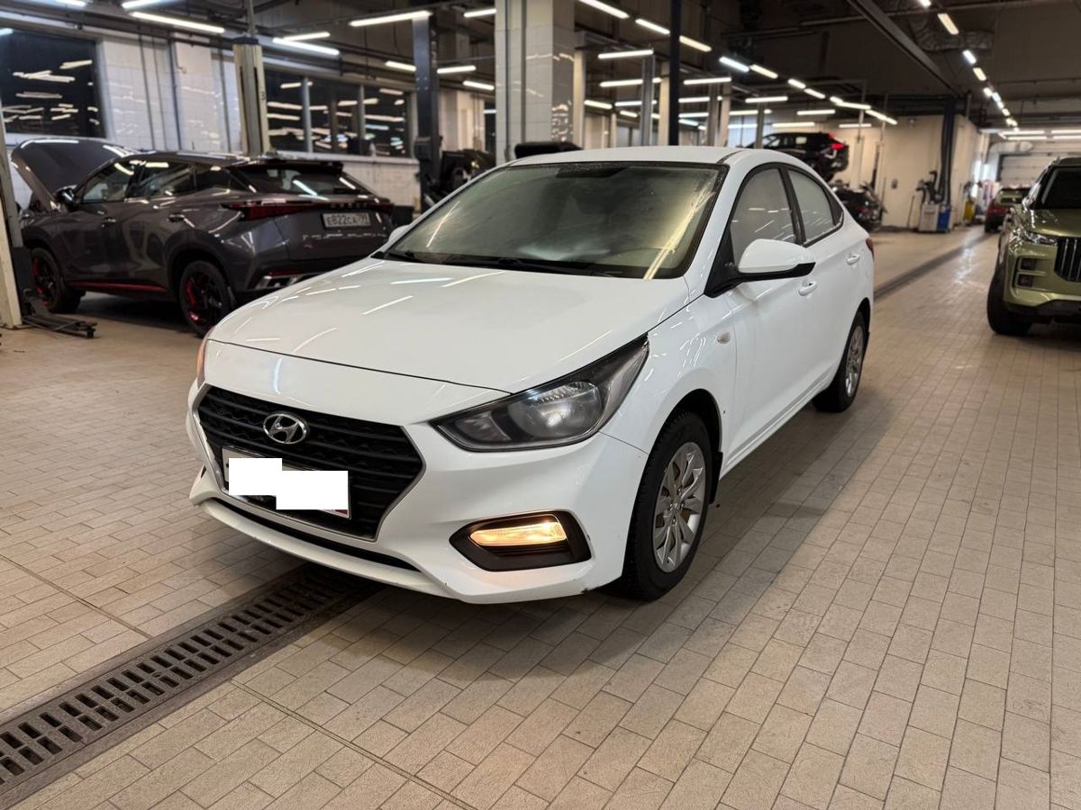 Автомобиль Hyundai Solaris II поколение 1.4 AT (100 л.с.) Comfort + Advanced Белый 2017 с пробегом 140 000 км