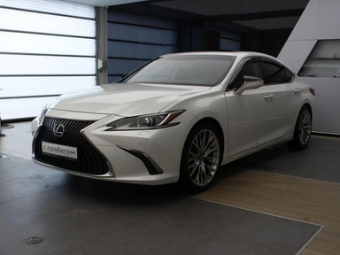 Автомобиль Lexus ES VII поколение 2.5 AT (200 л.с.) Executive Белый 2019 с пробегом 103700 км