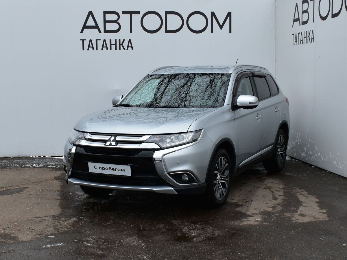 Автомобиль Mitsubishi Outlander III [2-й рестайлинг] 2.4 CVT 4WD (167 л.с.) Base Серебристый 2016 с пробегом 109 762 км