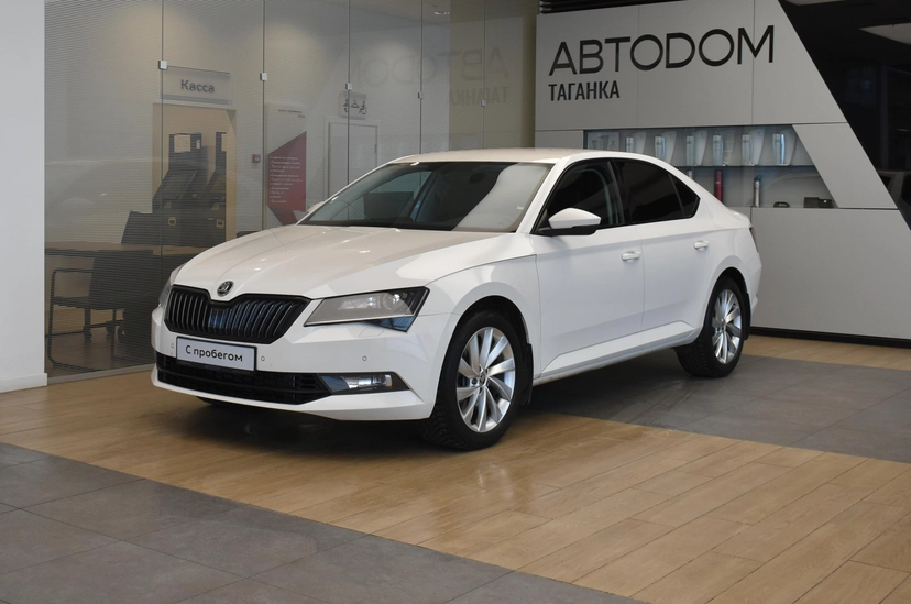 Автомобиль Skoda Superb III поколение 2.0 AMT 4WD (280 л.с.) Style Белый 2017 с пробегом 112 698 км